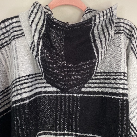 Express Plaid Hooded Poncho - Picture 12 of 14